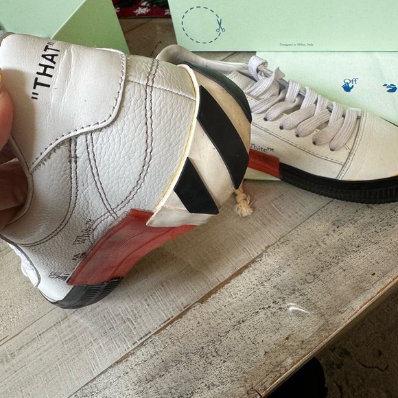 Off-White π« Low Vulcanized π« Sneakers π« - Picture 8 of 13